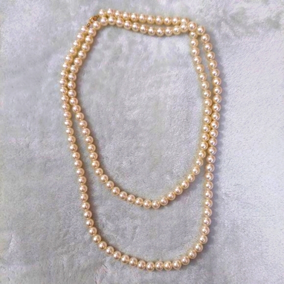 (3 for 12$) Long strand faux pearl necklace. - Picture 1 of 4